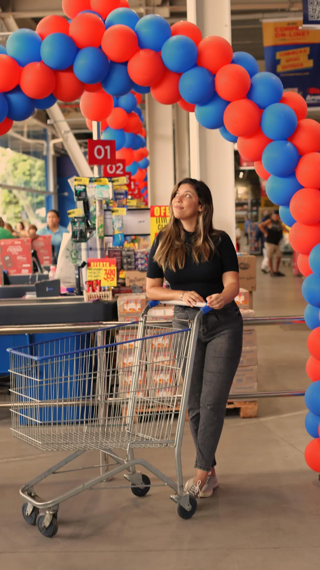 Gravação em loja parceira — Joyce Leão gravando conteúdo em uma loja parceira